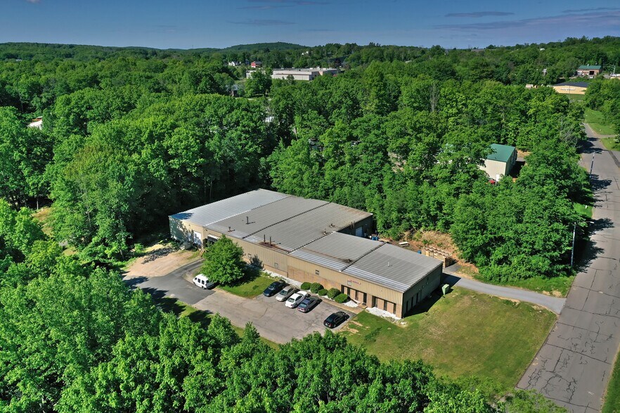 15 Container Dr, Terryville, CT à louer - Photo du bâtiment - Image 3 de 12