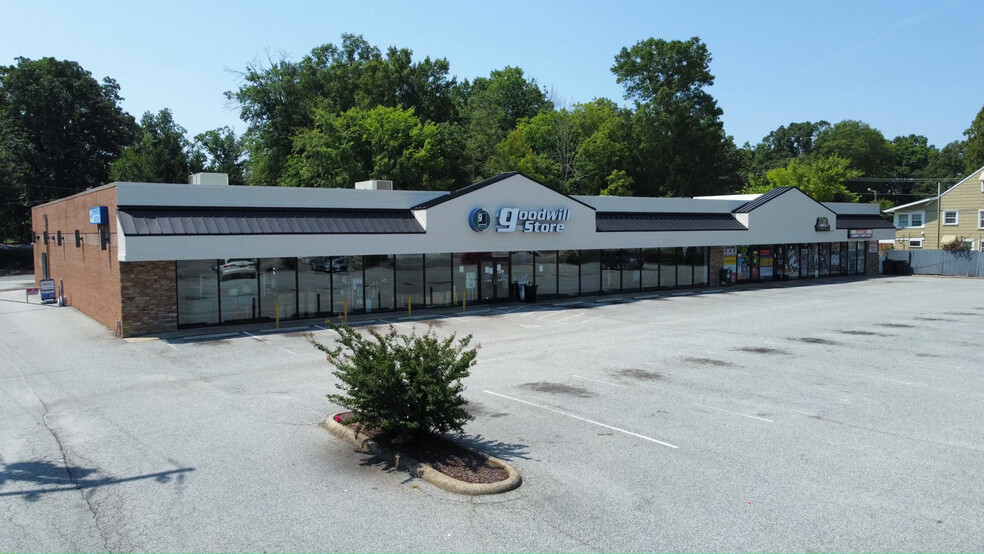 3739 W Gate City Blvd, Greensboro, NC for lease - Building Photo - Image 1 of 5