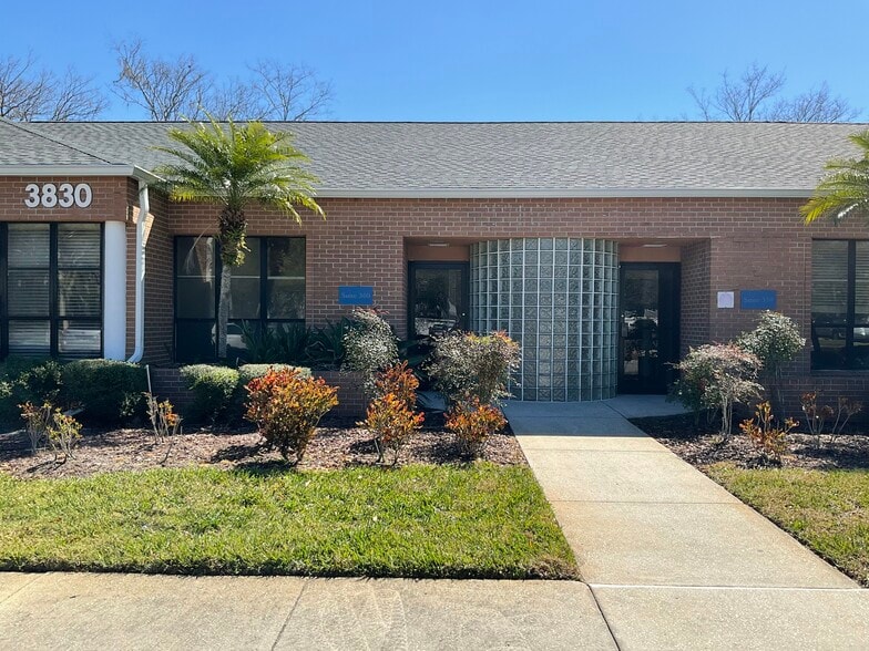 3830 Tampa Rd, Palm Harbor, FL à vendre - Photo du bâtiment - Image 3 de 30