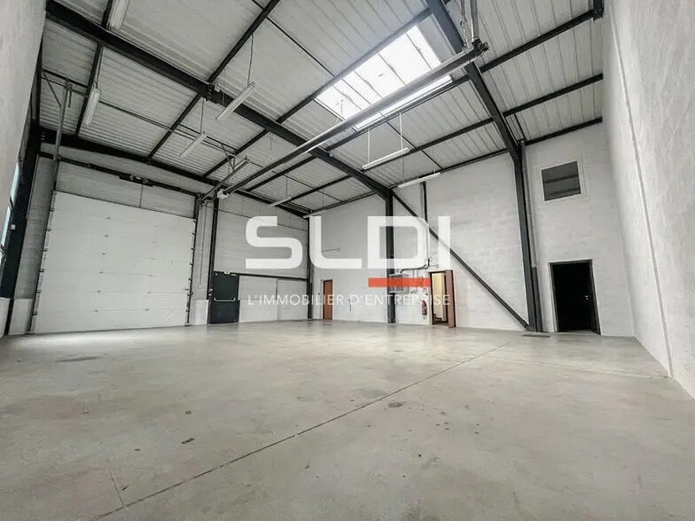 Office in Rillieux-la-Pape for lease - Interior Photo - Image 1 of 7