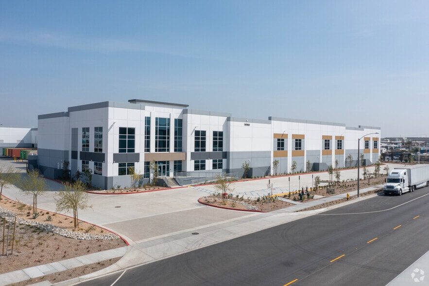 14144 Santa Ana Ave, Fontana, CA for lease - Building Photo - Image 2 of 4