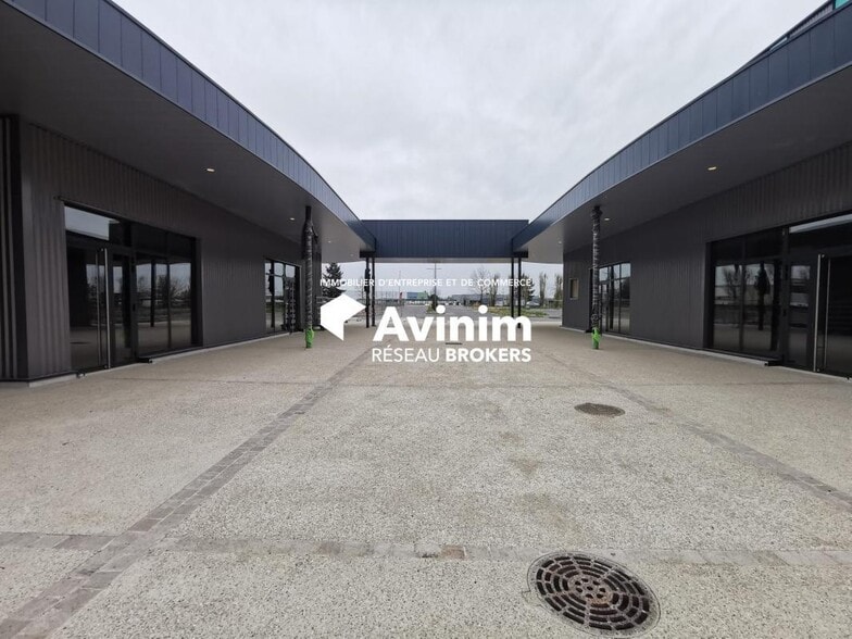 Retail in Dreux for lease - Building Photo - Image 3 of 3
