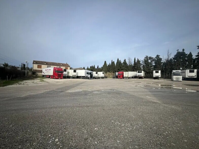 Land in Châteaurenard for sale - Building Photo - Image 1 of 3