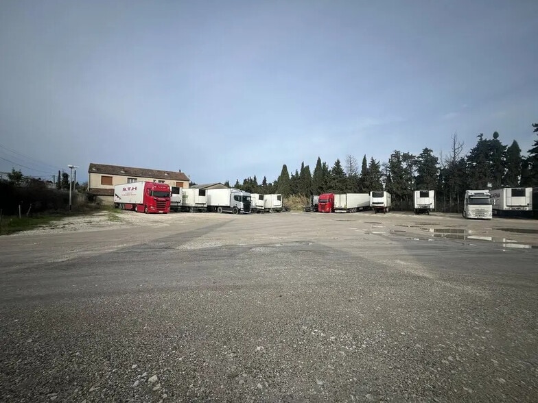 Terrain dans Châteaurenard à vendre - Photo du bâtiment - Image 1 de 3