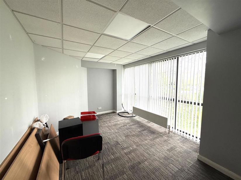 Ash Rd, New Ash Green for lease Interior Photo- Image 1 of 5