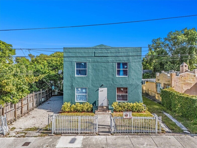 1075 NW 30th St, Miami, FL à vendre - Photo du bâtiment - Image 2 de 12