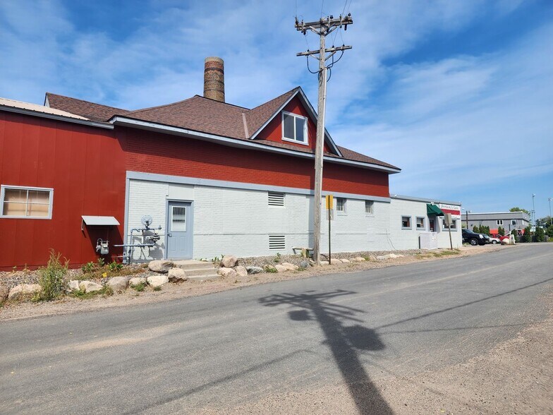 250 St. John St, Loretto, MN à louer - Photo du bâtiment - Image 2 de 16