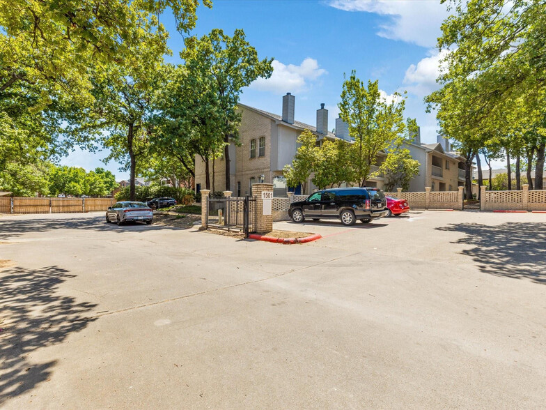 1501 Cedar Elm Dr, Euless, TX for sale - Building Photo - Image 2 of 20