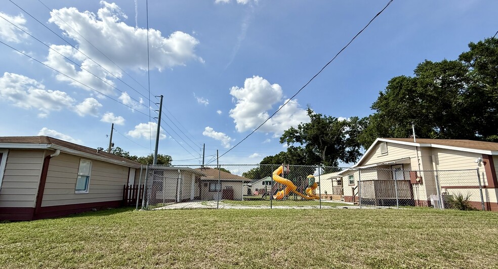 Versatile Opportunity on Michigan St. portfolio of 2 properties for sale on LoopNet.ca - Building Photo - Image 2 of 8