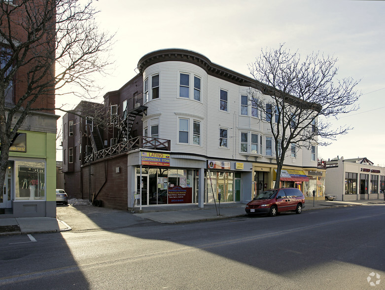 56 Hollis St, Framingham, MA à vendre - Photo principale - Image 1 de 1