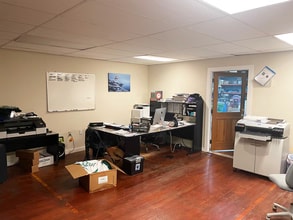 1 Ace St, Fall River, MA à louer Photo intérieure- Image 1 de 5