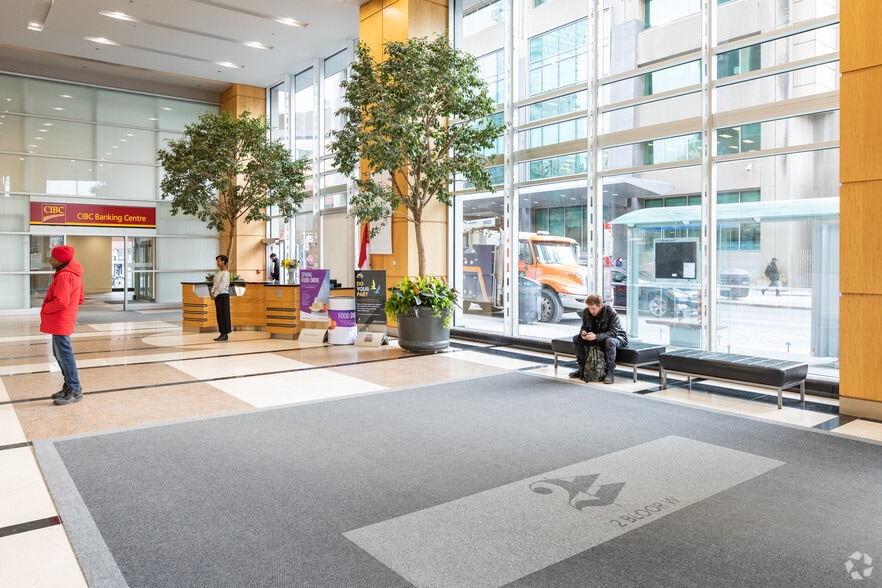 2 Bloor St W, Toronto, ON à louer - Hall d’entrée - Image 3 de 11