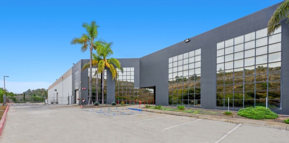 9151 Rehco Rd, San Diego, CA à vendre - Photo du bâtiment - Image 3 de 11