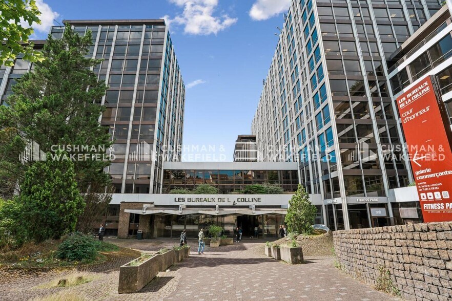 1-436 Rue Royale, Saint-Cloud à louer - Photo du bâtiment - Image 1 de 10