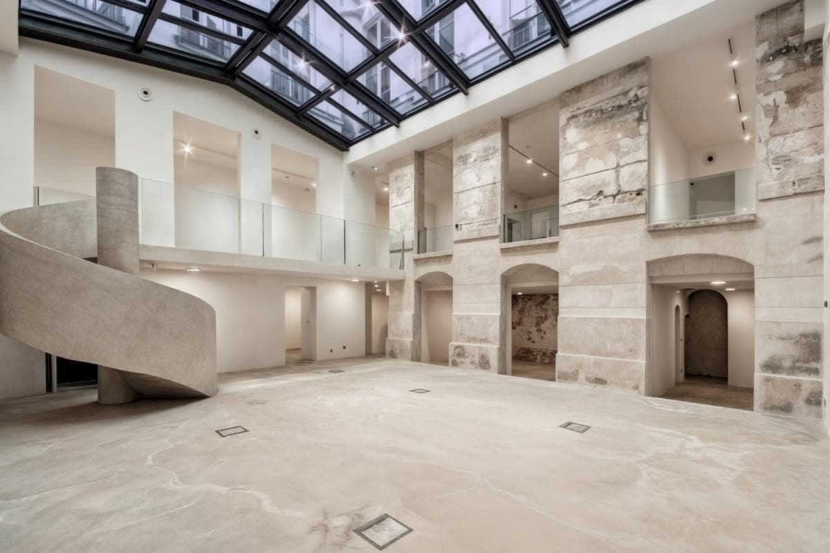 Office in Paris for sale Building Photo- Image 1 of 11