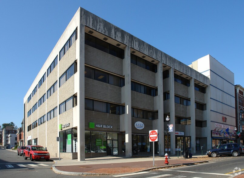 212 MAIN St, New Britain, CT à louer - Photo du bâtiment - Image 3 de 6