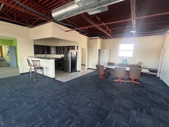 18222 Lanken Ave, Cleveland, OH à louer Photo intérieure- Image 1 de 1