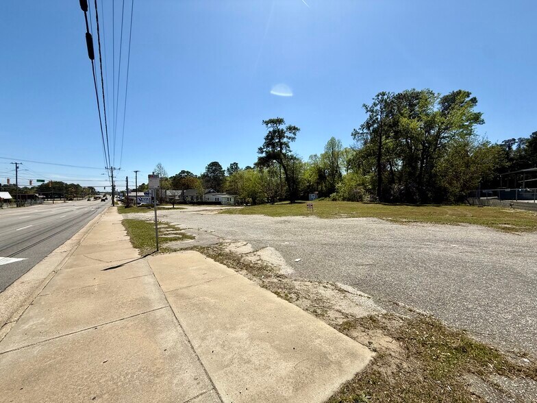 1021 Bragg Blvd, Fayetteville, NC à vendre - Photo du bâtiment - Image 2 de 6