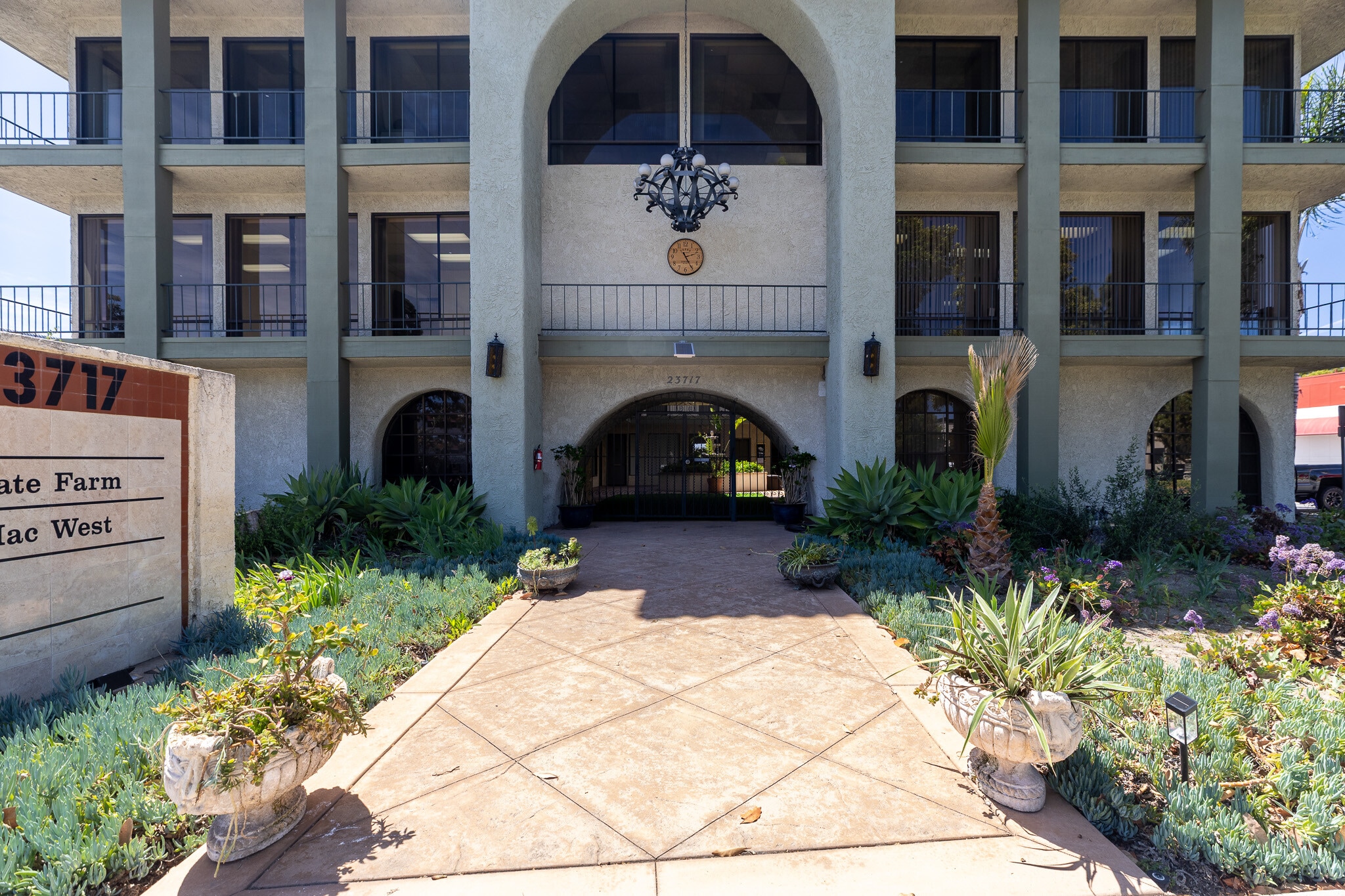 23717 Hawthorne Blvd, Torrance, CA for lease Primary Photo- Image 1 of 24