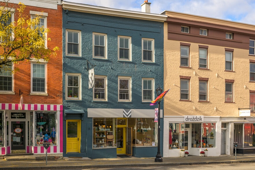 705 Warren St, Hudson, NY for sale - Building Photo - Image 1 of 45