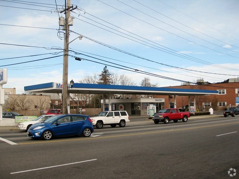 840 Elmont Rd, Elmont, NY for lease - Primary Photo - Image 1 of 4
