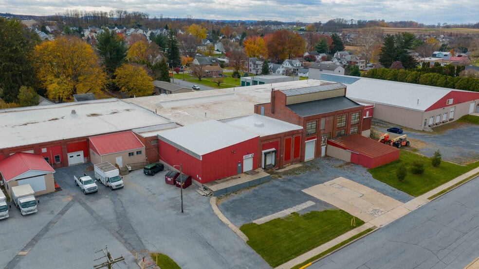 30 N 3rd St, Womelsdorf, PA for lease - Building Photo - Image 1 of 7