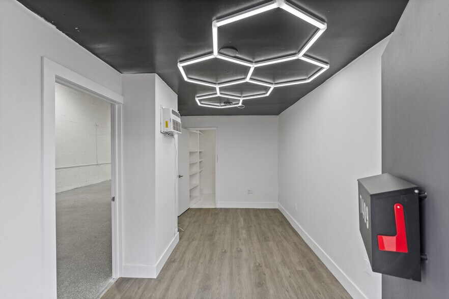 7403 NW 7th St, Miami, FL à louer - Photo intérieure - Image 2 de 18