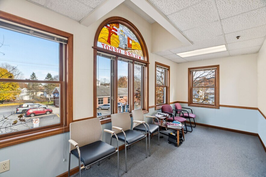 61 Depot St, White River Junction, VT à vendre - Photo du bâtiment - Image 3 de 40