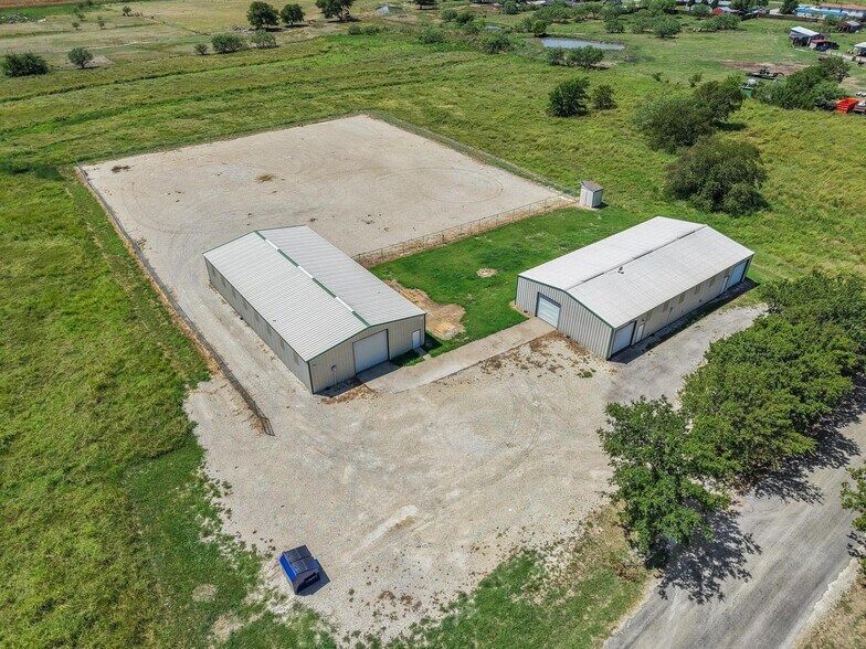 11416 Hames, Pilot Point, TX à louer - Photo du bâtiment - Image 2 de 23
