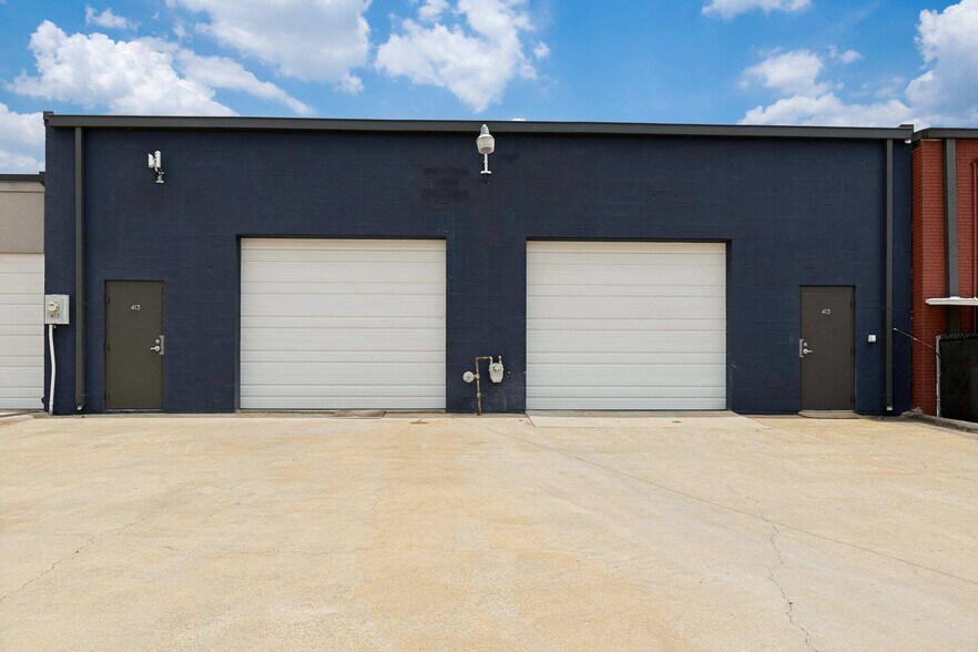413 N Interurban St, Richardson, TX à louer - Photo du bâtiment - Image 2 de 4