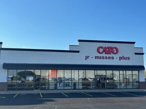 511 Windward Dr, Newton, KS for lease Interior Photo- Image 1 of 8