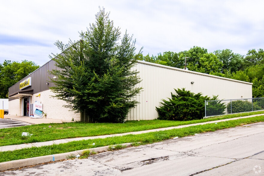 5000 E Linwood Blvd, Kansas City, MO for lease - Building Photo - Image 2 of 4