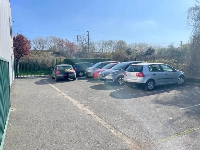 Flex in Argenteuil for lease - Building Photo - Image 2 of 7