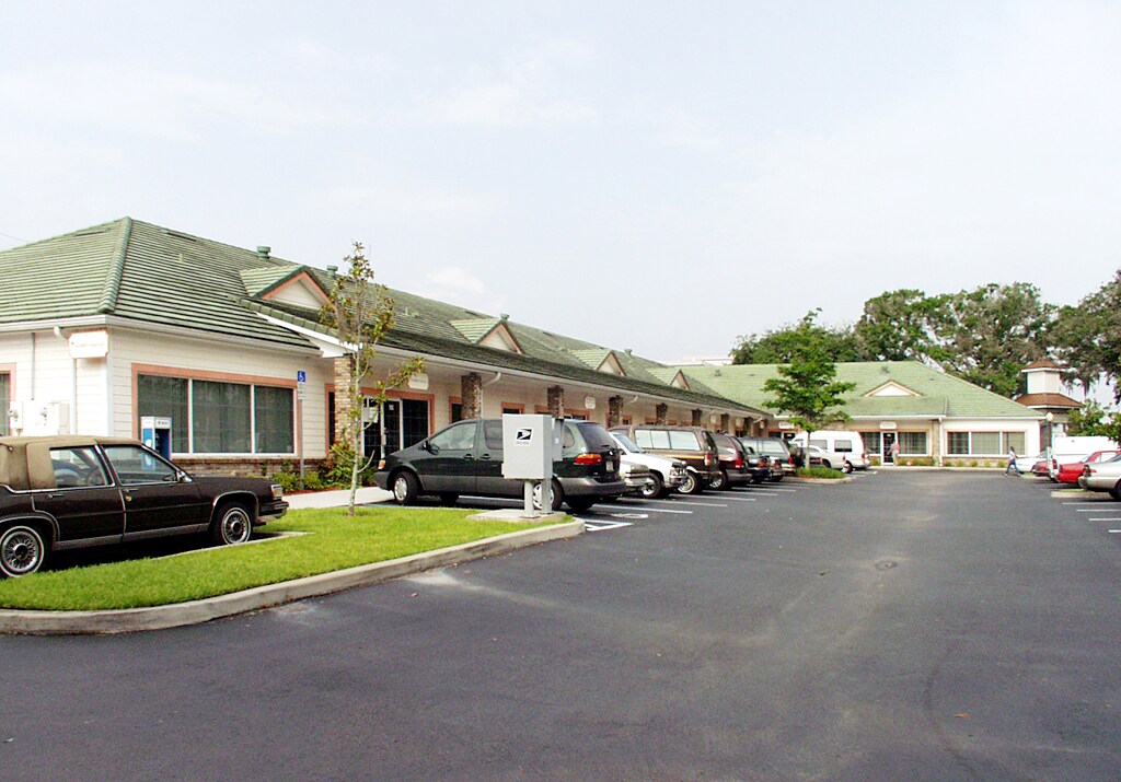 901-911 N Central Ave, Kissimmee, FL à louer Photo du bâtiment- Image 1 de 11