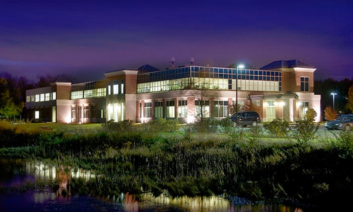 211 Circuit Dr, North Kingstown, RI à vendre Photo principale- Image 1 de 15