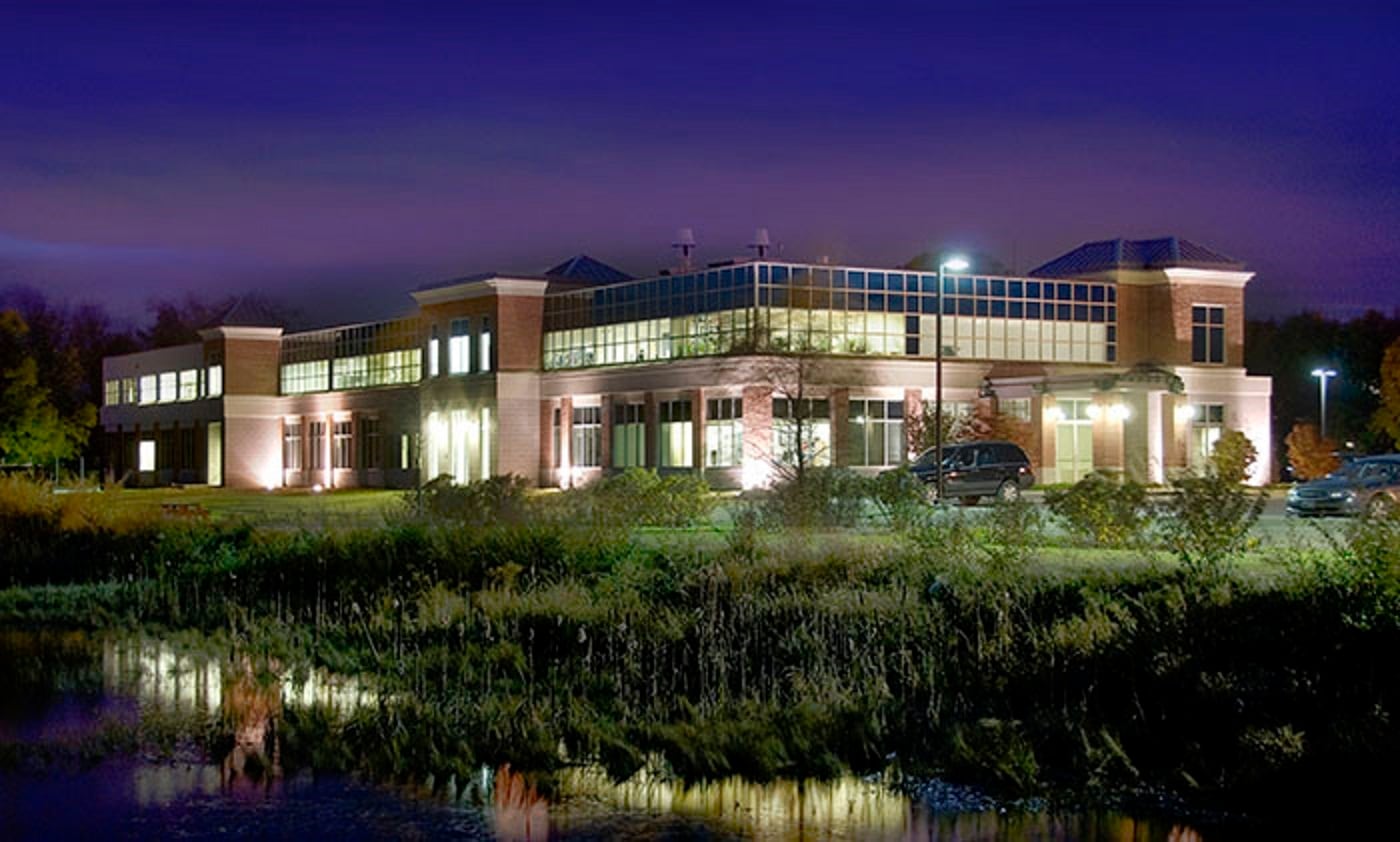 211 Circuit Dr, North Kingstown, RI for sale Primary Photo- Image 1 of 15