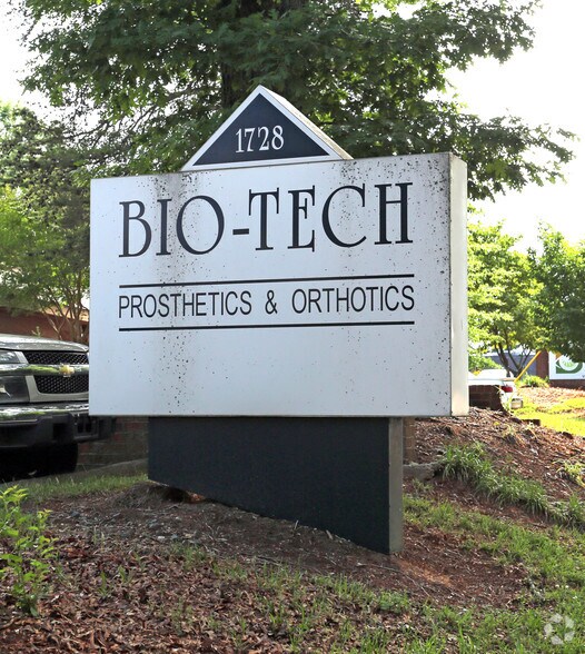 1728 S Hawthorne Rd, Winston-Salem, NC for lease - Building Photo - Image 2 of 3