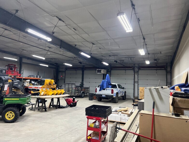 49287-49295 West Rd, Wixom, MI à vendre - Photo intérieure - Image 2 de 5