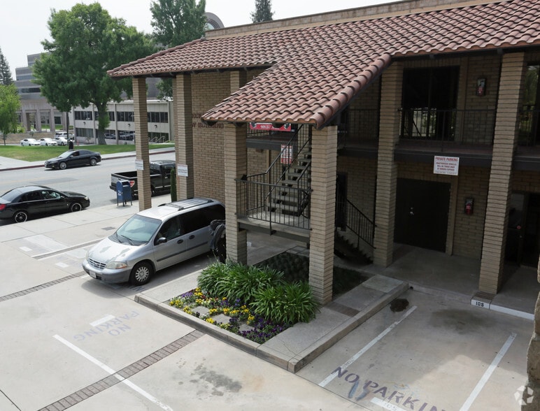 444 N Arrowhead Ave, San Bernardino, CA for lease - Building Photo - Image 3 of 12