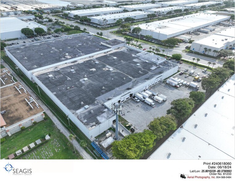 2900 NW 112th Ave, Miami, FL à louer - Photo du bâtiment - Image 3 de 9
