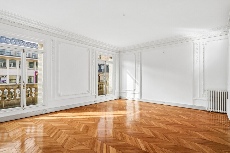 30 Rue La Boétie, Paris à louer - Photo du bâtiment - Image 2 de 11
