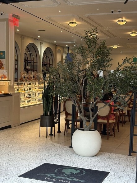 1645-1659 Third Ave, New York, NY à louer - Photo du bâtiment - Image 3 de 9