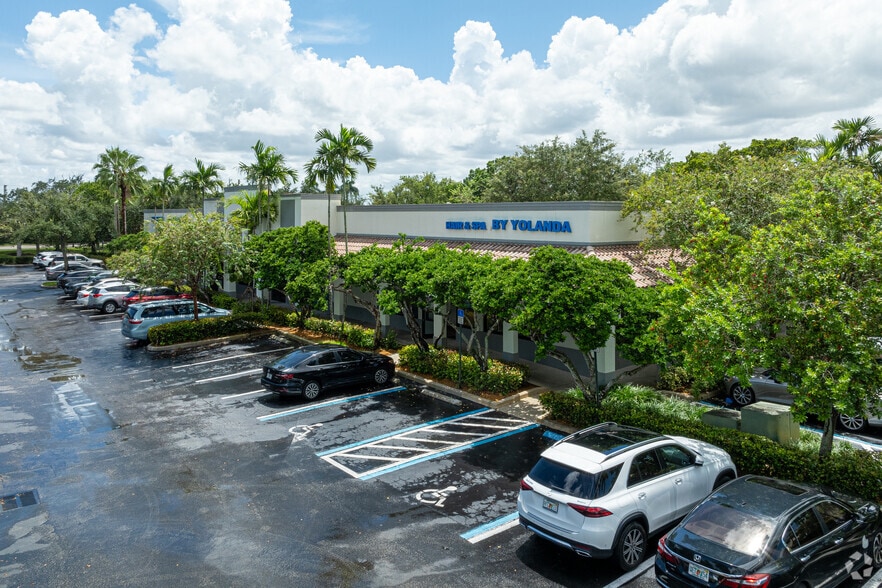 16602 Saddle Club Rd, Weston, FL for lease - Building Photo - Image 3 of 11