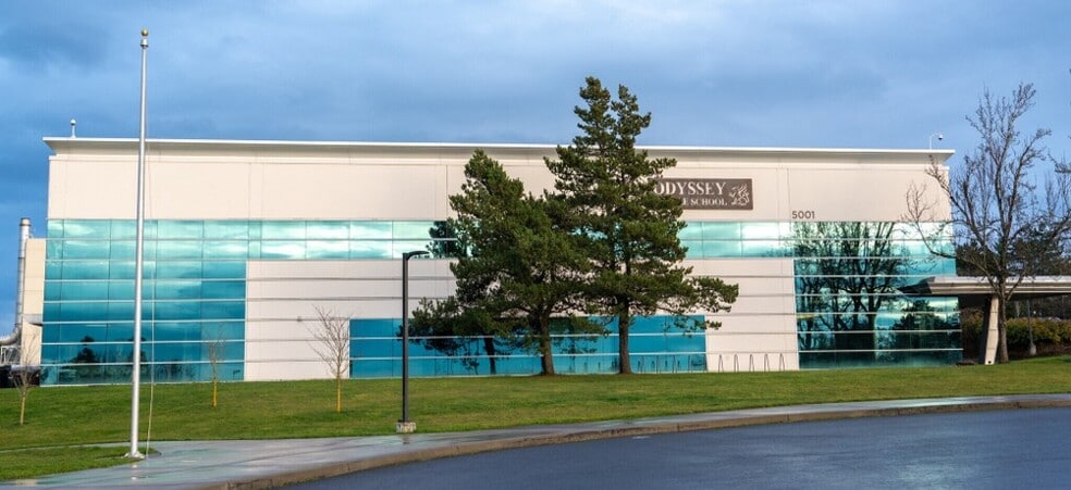 5001 NW Nan Henriksen Way, Camas, WA à louer - Photo du bâtiment - Image 3 de 3