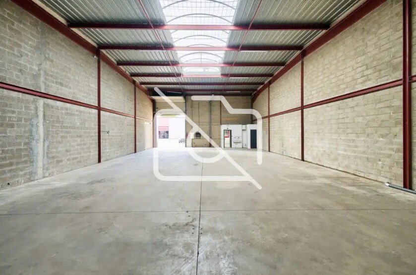 Office in Bondoufle for lease Interior Photo- Image 1 of 7