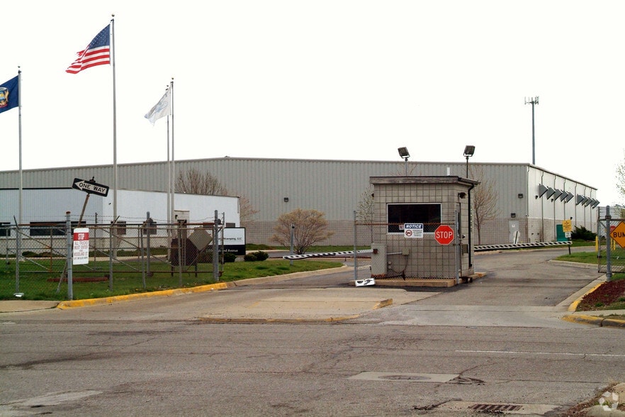 1111 Rosedale Ct, Detroit, MI for sale - Building Photo - Image 2 of 3