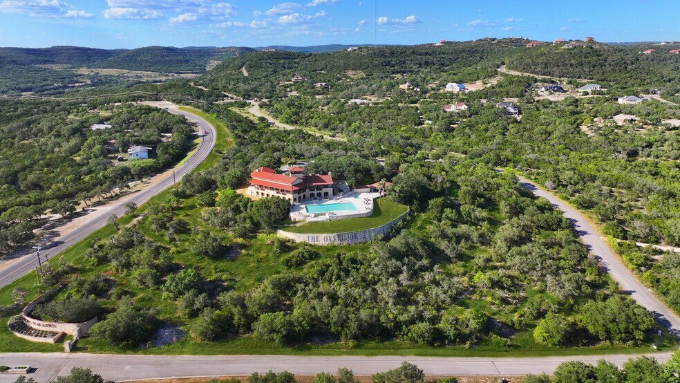 169 Private Road 1710, Mico, TX à vendre - Photo du bâtiment - Image 2 de 50