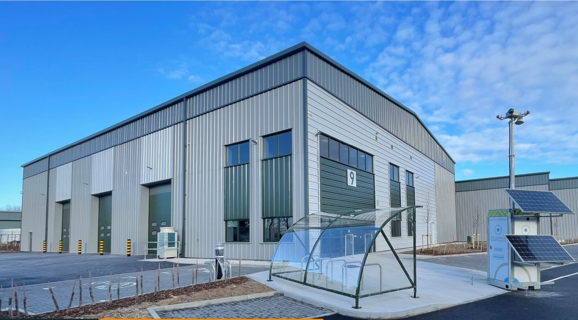 Sucham Park portefeuille de 3 propriétés à vendre sur LoopNet.ca Photo principale- Image 1 de 5