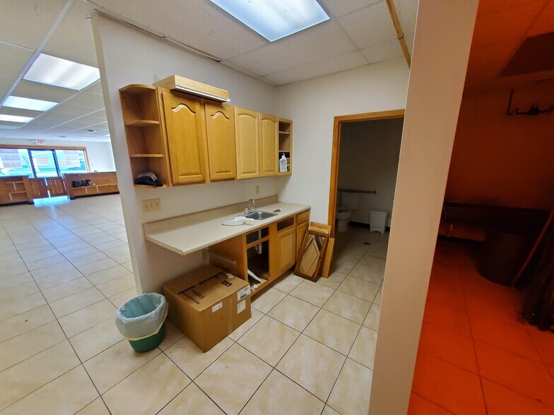 4448 Main St, Brown City, MI à louer - Photo intérieure - Image 3 de 5