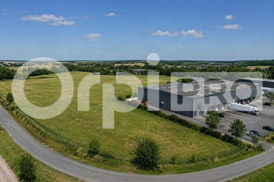 in Sainte-Geneviève for sale - Aerial - Image 2 of 4